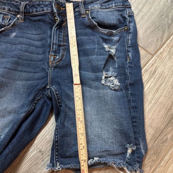 Vigoss Marley Distressed Mid Rise Jean Shorts Size 29 - Picture 12 of 12